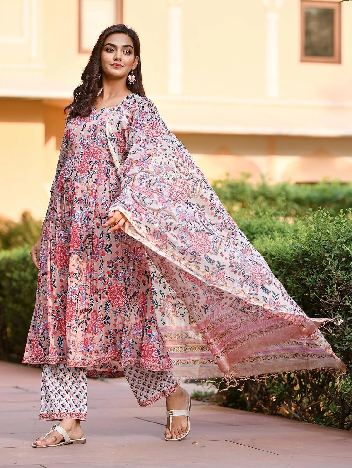 KLOSIA Women Floral Printed Kurta and Pant Set with Dupatta